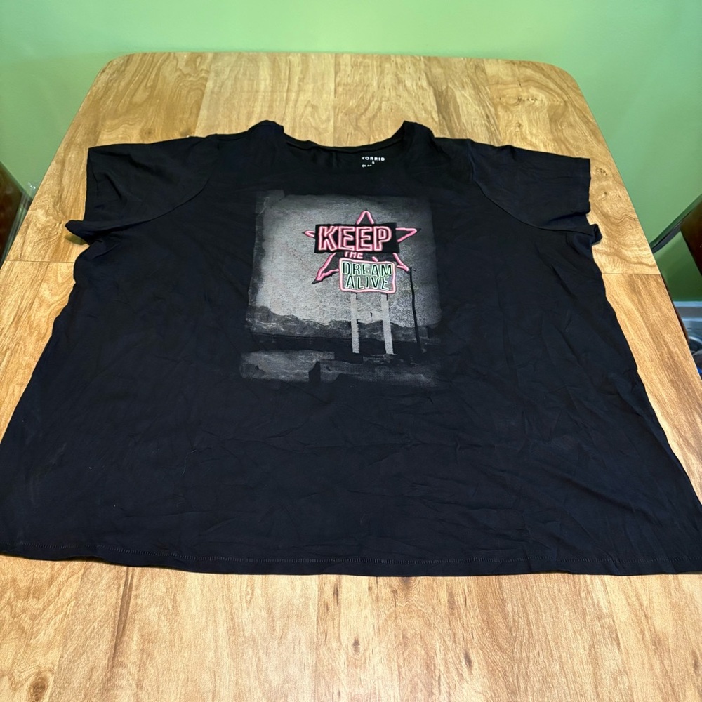 3/$25 Torrid Classic Fit Black Slogan Keep The Dream Alive Top Womens Plus 5